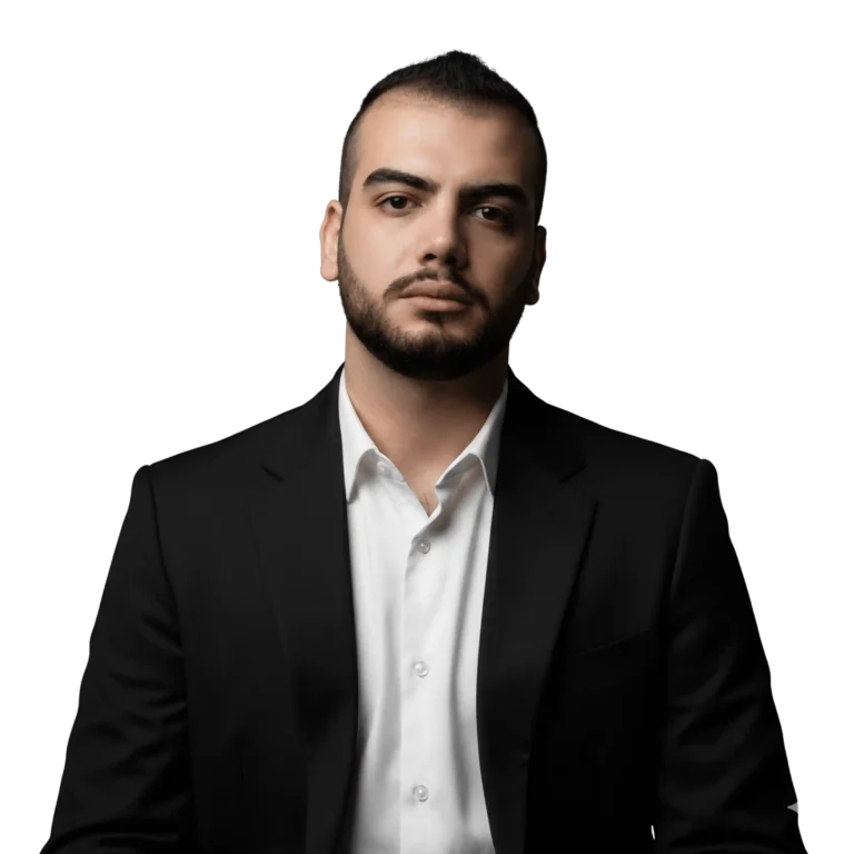 پرتره محمد حسین محمدپور با کت شلوار